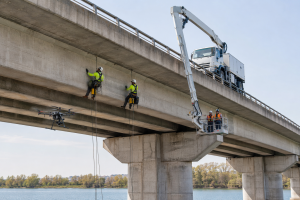 Inspection sous pont : drone, cordistes ou nacelle négative, quelle solution choisir ?