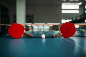 Pourquoi au tennis de table le revêtement de la raquette détermine le style du joueur ?